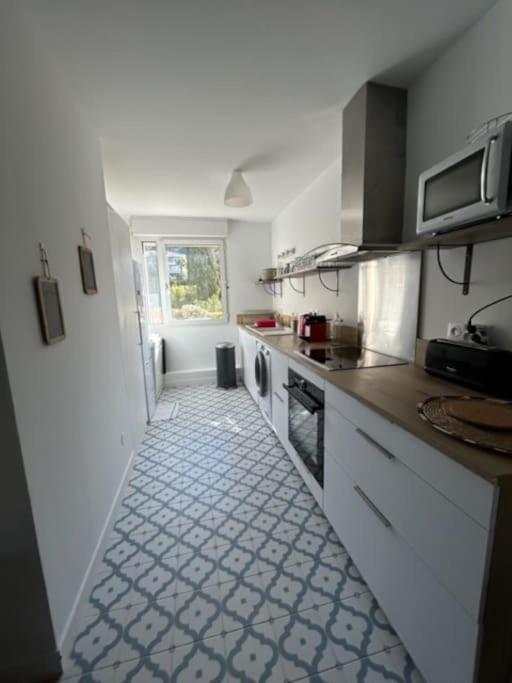 Superbe Appartement Bord De Mer Сен-Мандрие-сюр-Мер Экстерьер фото
