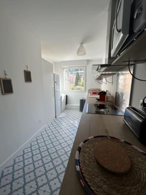Superbe Appartement Bord De Mer Сен-Мандрие-сюр-Мер Экстерьер фото