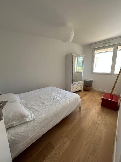 Superbe Appartement Bord De Mer Сен-Мандрие-сюр-Мер Экстерьер фото
